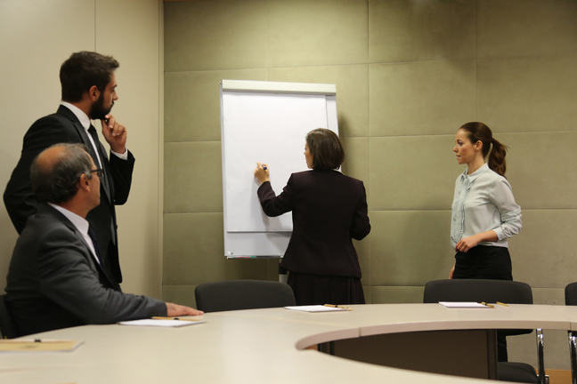 Diagram depicting multiple CPU cores connected to memory via a memory bus