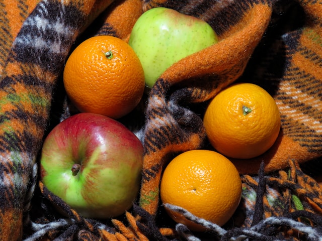 Photo of apples and oranges